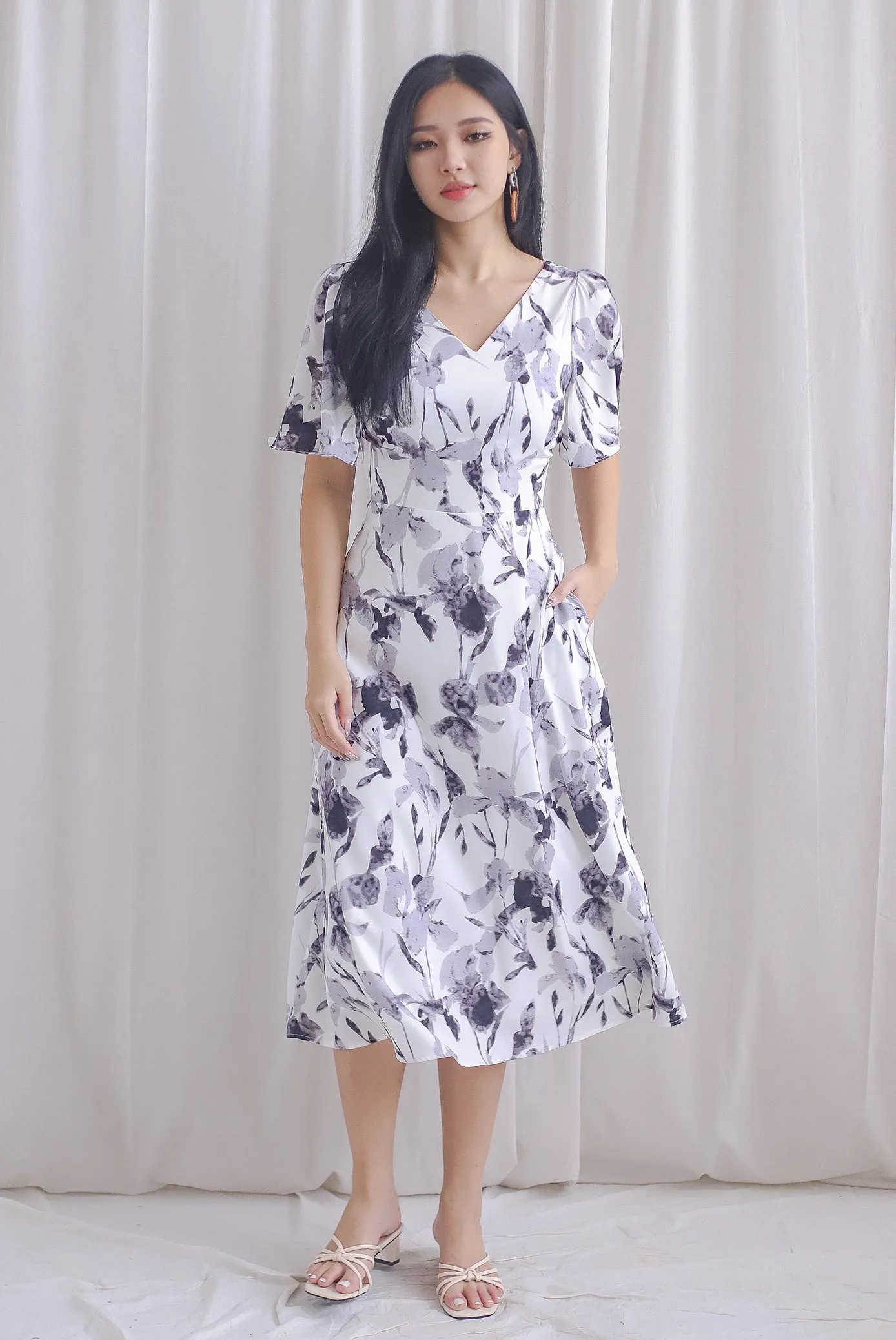 Izzy Leafy Padded Twist Back Midi Dress In Black